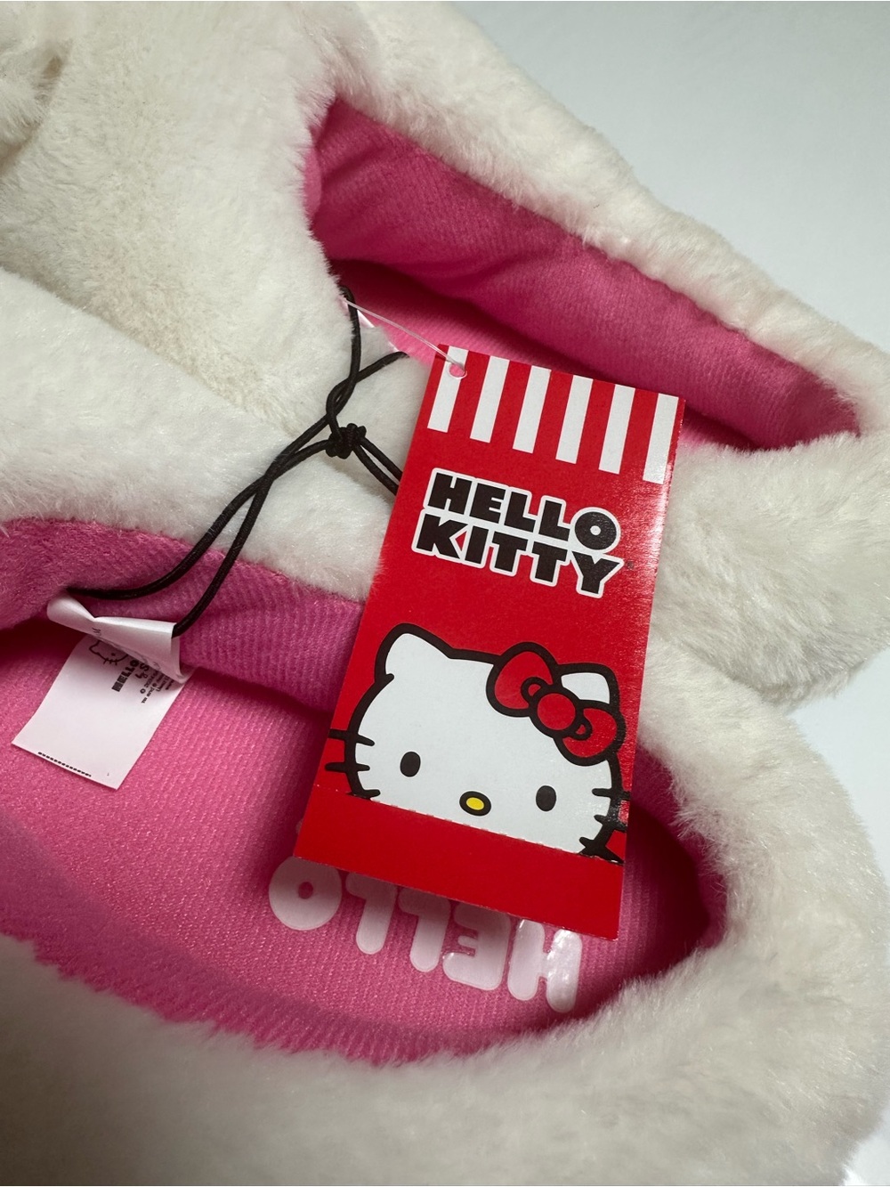 Hello Kitty Slippers NWT! - Picture 4 of 5